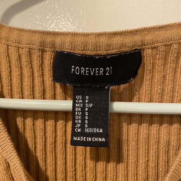 Forever 21 cropped short sleeve - Picture 2 of 2